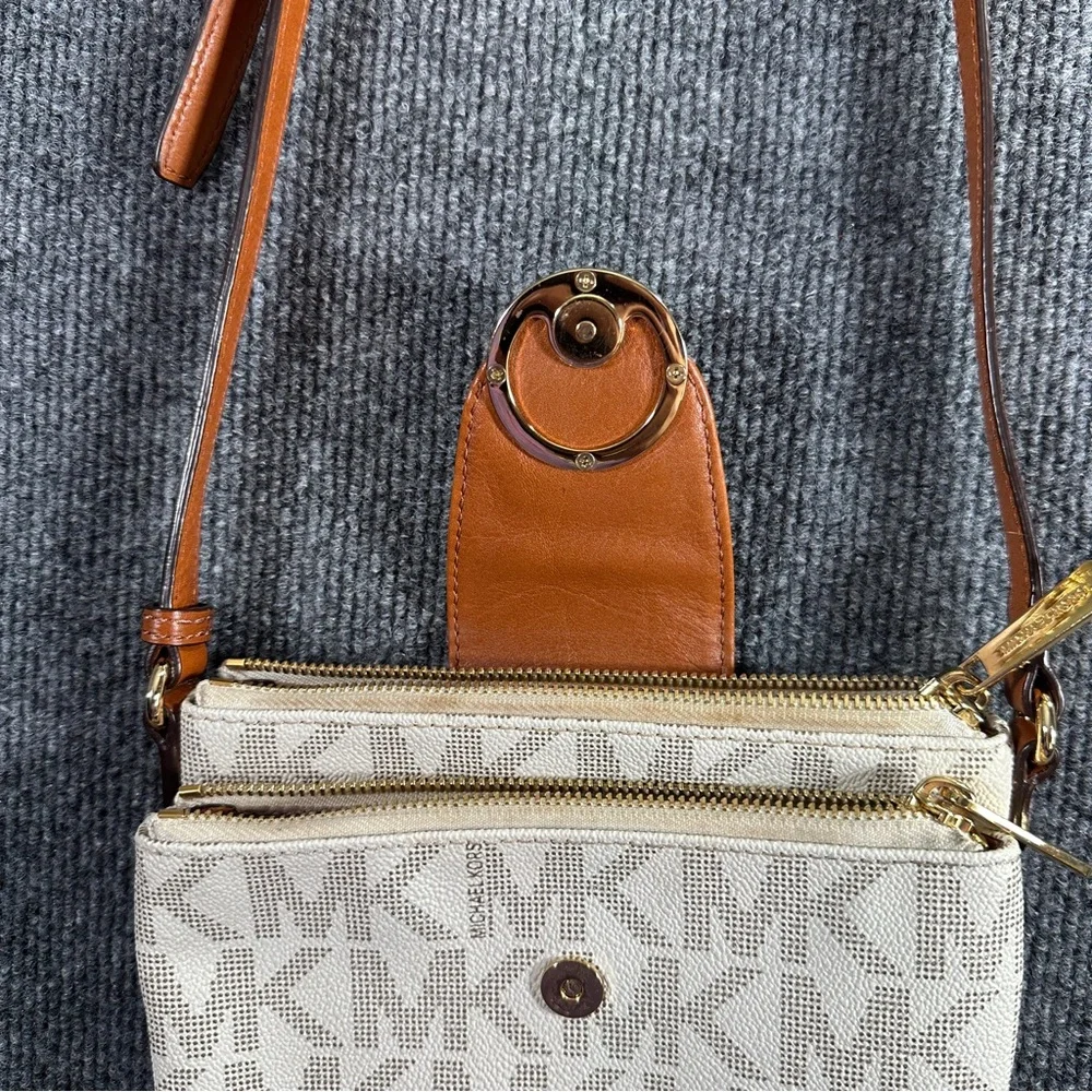 EUC Michael Kors Signature Fulton‎ Logo Crossbody Bag Purse Beige Vanilla